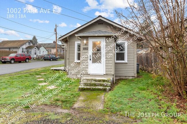 Building Photo - 1002 Park Ave E