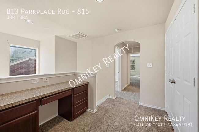 Building Photo - 813 Parkplace Ridge