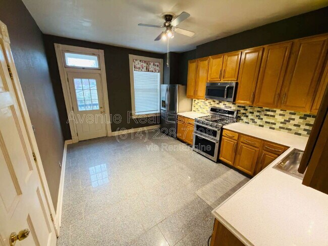 Building Photo - 1855 Russell Blvd