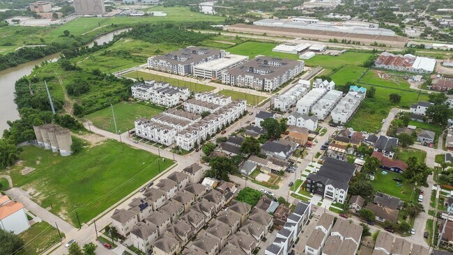 Building Photo - 2708 Kennedy St