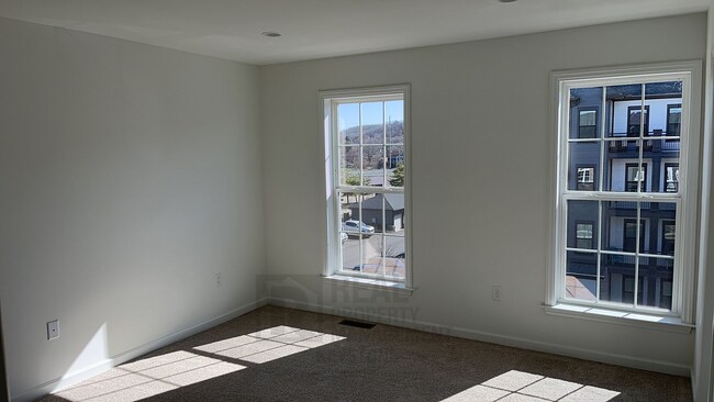 Building Photo - Brand New Townhouse in Cranberry!