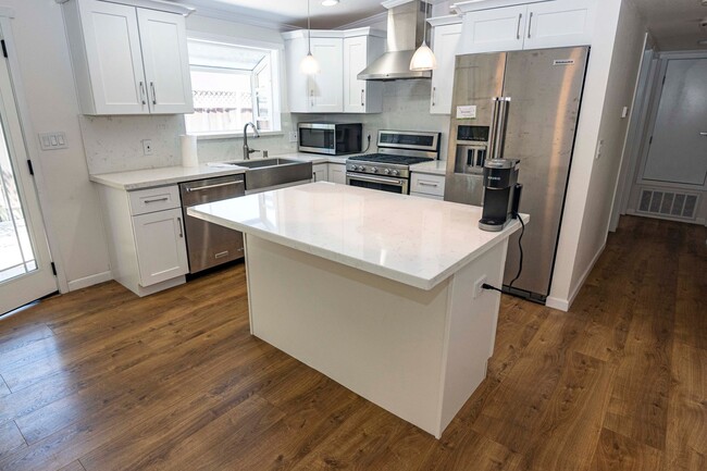 Building Photo - Beautifully updated 3/2 home in desirable Pomderosa Park- Sunnyvale