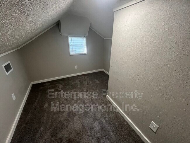 Building Photo - 2447 Twain Ave
