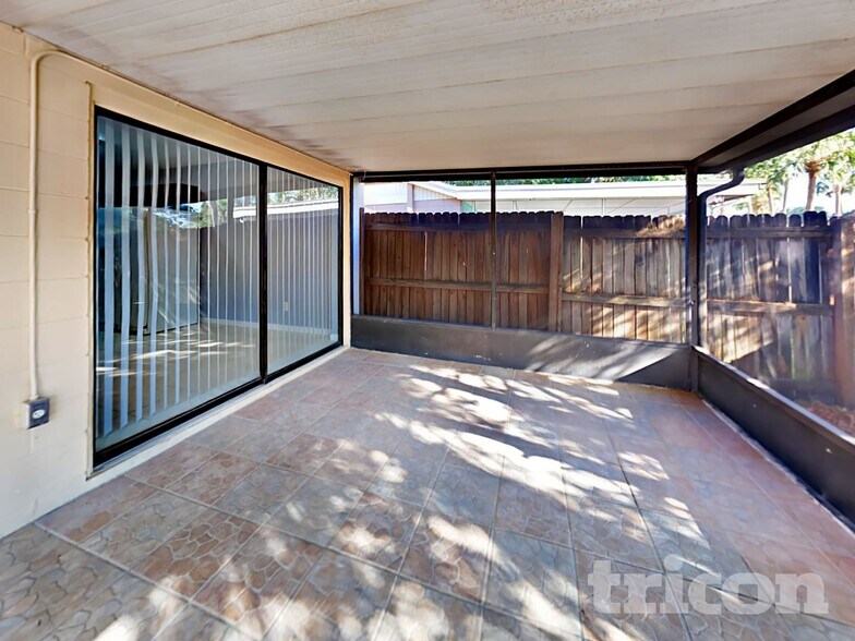 Building Photo - 10516 Parkcrest Dr