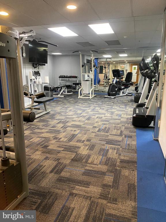 Building Photo - 200 Lombard St