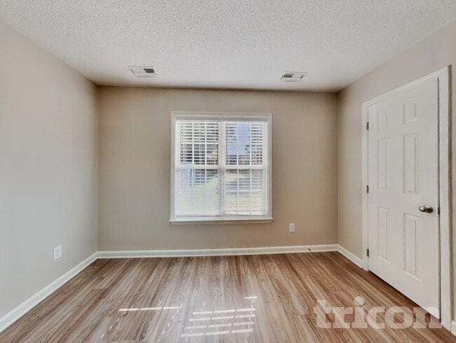 Building Photo - 204 Wexford Dr