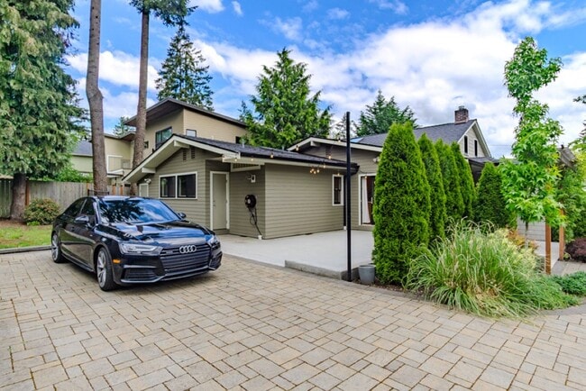 Building Photo - 4Bd/2.75Ba Seattle House