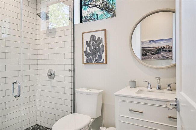 Building Photo - 2011 Arpdale St