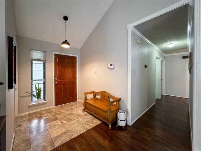 Building Photo - 2909 Laurelridge Dr