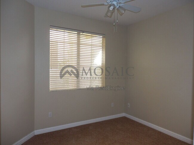 Building Photo - 2106 E Briarwood Terrace