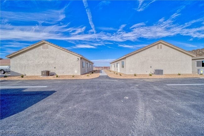 Building Photo - 610 San Lorenzo St