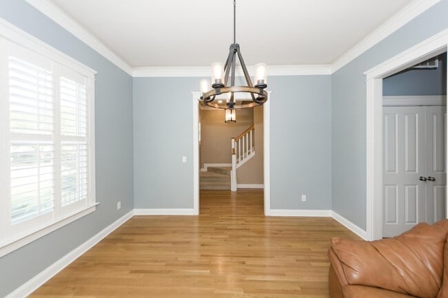 Building Photo - 302 White Gables Dr