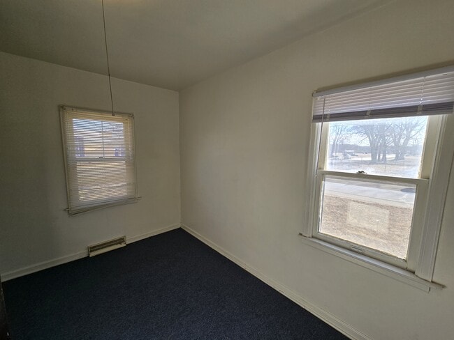 Building Photo - 158 S Roosevelt Rd