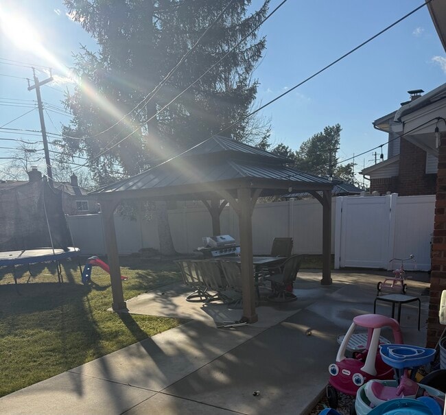 Building Photo - 36969 Lancaster St