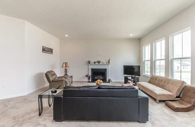 Building Photo - 10279 Benjamin Way