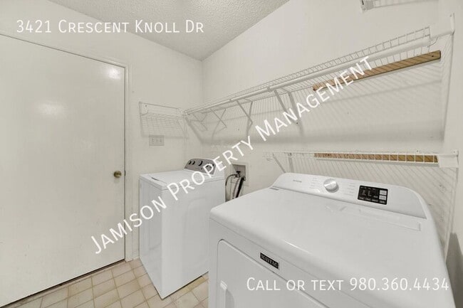 Building Photo - 3421 Crescent Knoll Dr