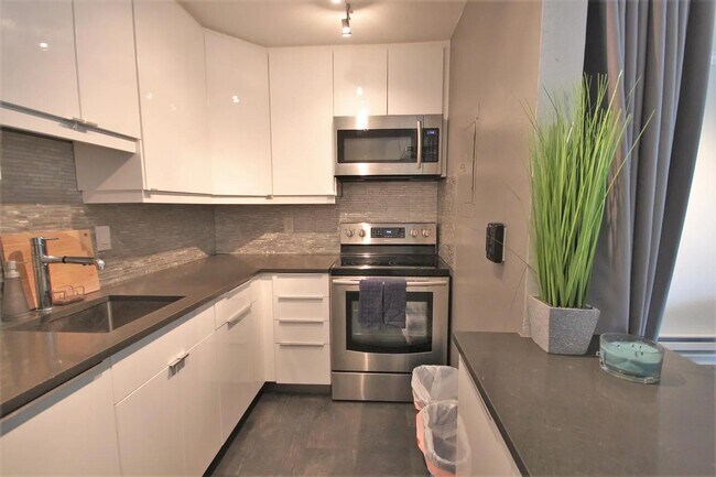 Building Photo - 650 Alamo Ct