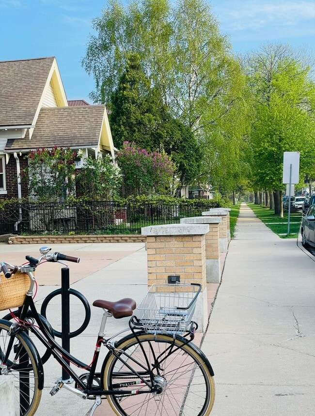 Building Photo - 3822-3824 N Maryland Ave.