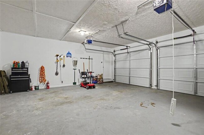Building Photo - 2470 Trent Dr NE