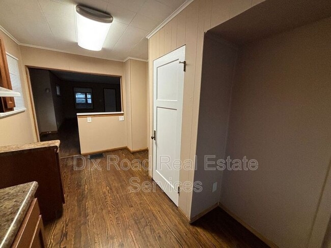 Building Photo - 2404 Mundale Ave