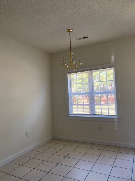 Building Photo - 3302 Whitlock Dr N