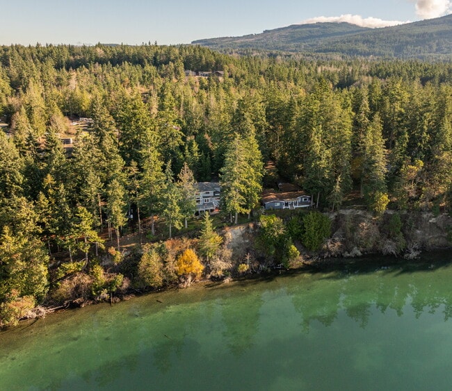 Building Photo - Beautiful Custom Home Overlooking Sequim Bay