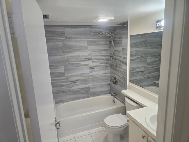 Building Photo - 1455 SW Silver Pine Way