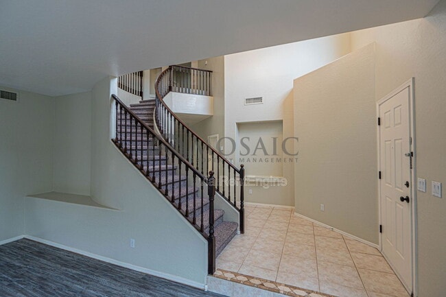 Building Photo - 883 E Powell Way