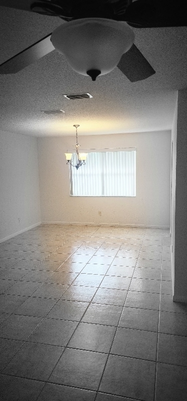 Building Photo - 2404 Pine Tree Dr