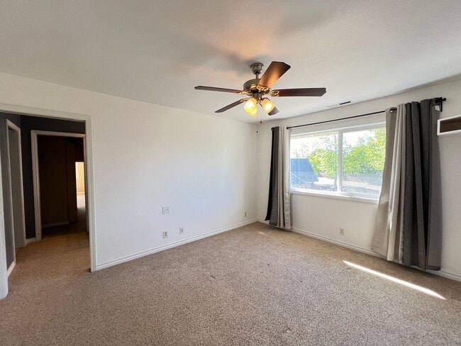 Building Photo - 1592 Kingston Way