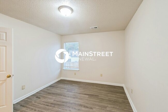 Building Photo - 4 Bedroom Pet-Friendly Home in MILLINGTON, TN with Main Street Renewal