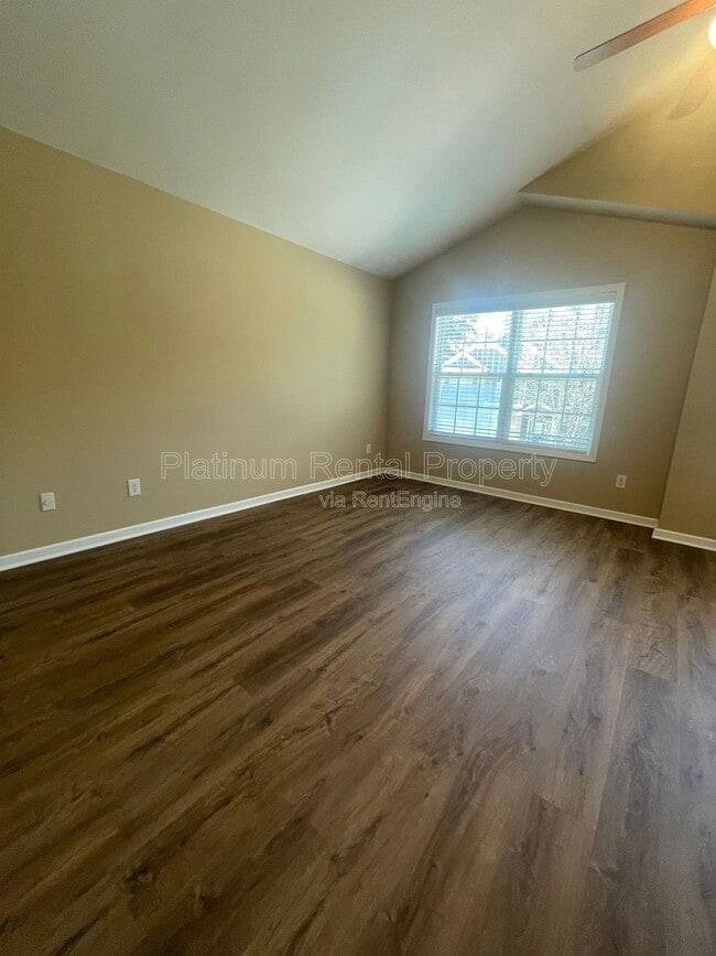 Building Photo - 6583 Silk Tree Pointe
