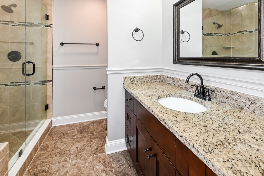 Building Photo - 3016 Bridgeview Dr