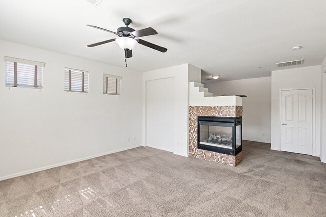 Building Photo - Lovely Northwest Gated Community Home