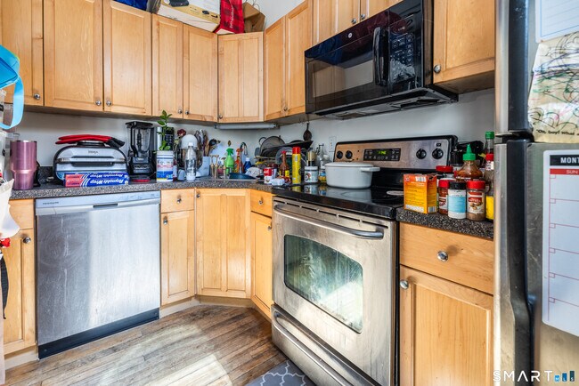 Building Photo - 325 Lafayette St