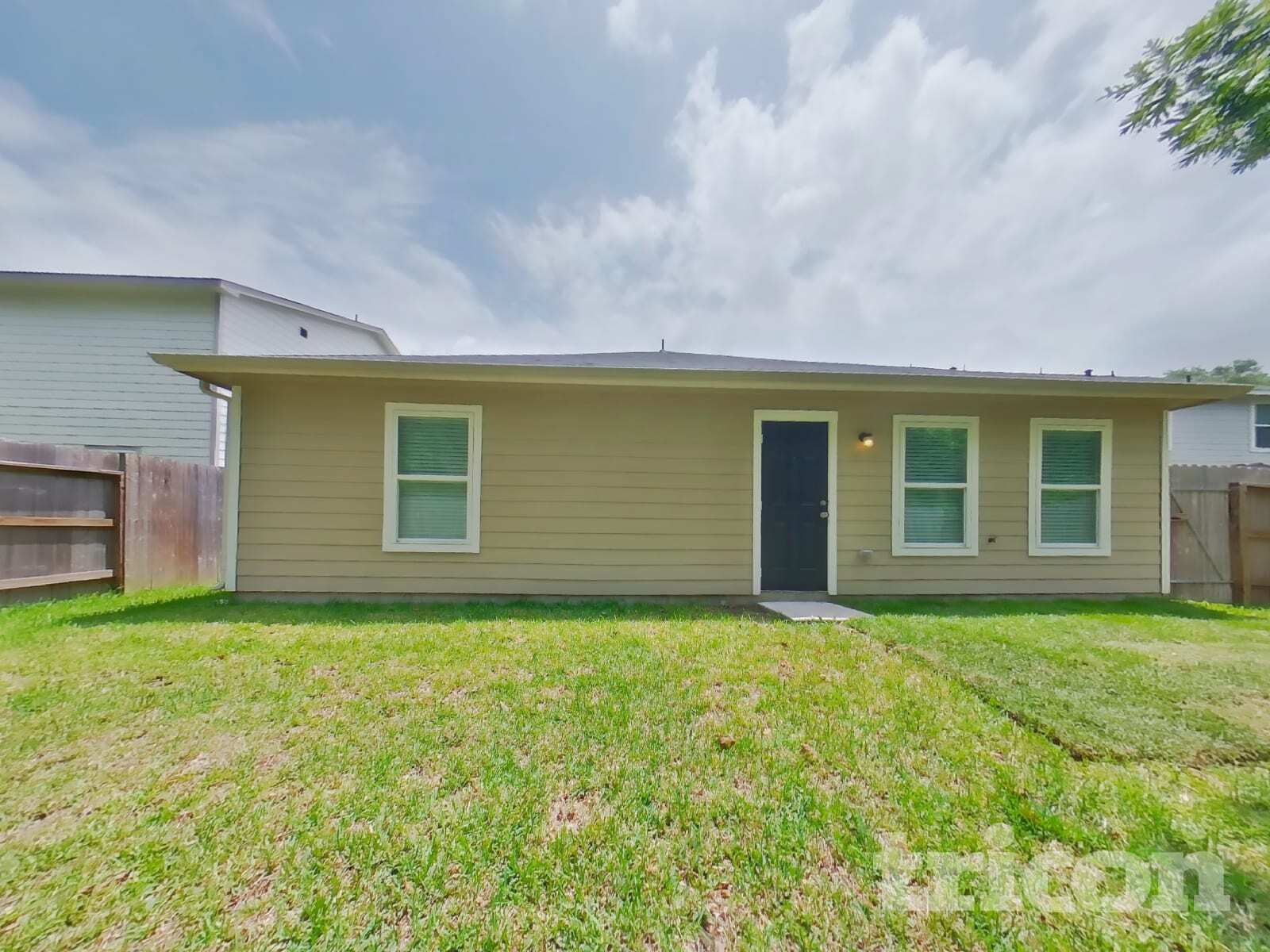Building Photo - 10050 Cerritos dr