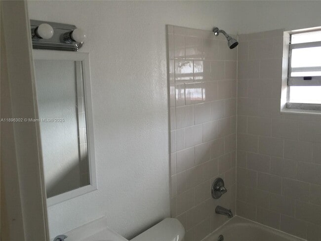 Building Photo - 1542 NW 35th St