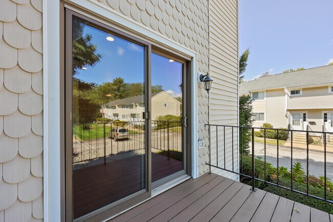 Building Photo - 75 Cos Cob Ave