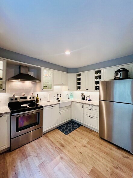 Building Photo - 960 N Sherman St