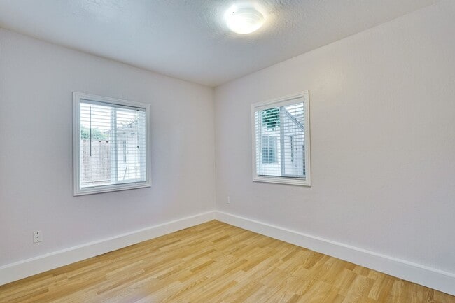 Building Photo - Private ADU with Fenced Yard, Indoor Laundry, and Prime Location