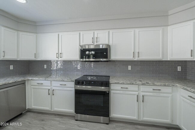 Building Photo - 6326 W El Cortez Pl