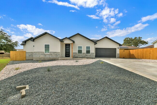 Building Photo - 108 S Thomas Cv