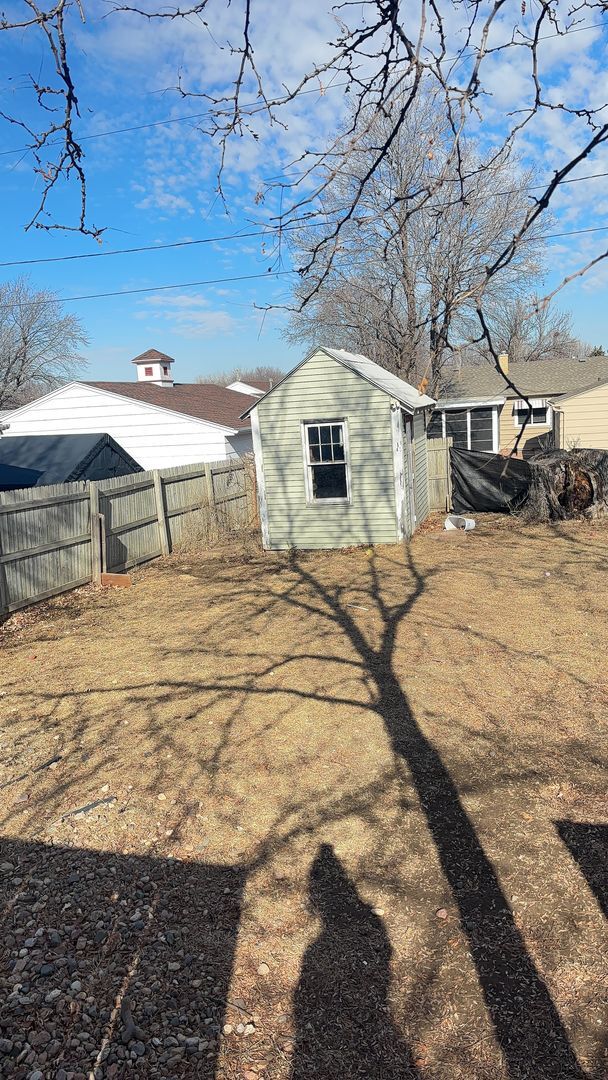 Building Photo - For Rent: Cozy 2 Bedroom, 1 Bath Home with a Beautiful Backyard