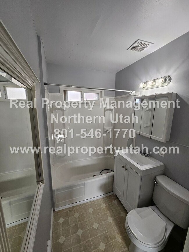 Building Photo - 3 Bedroom 1.5 Bath Ogden Home available now