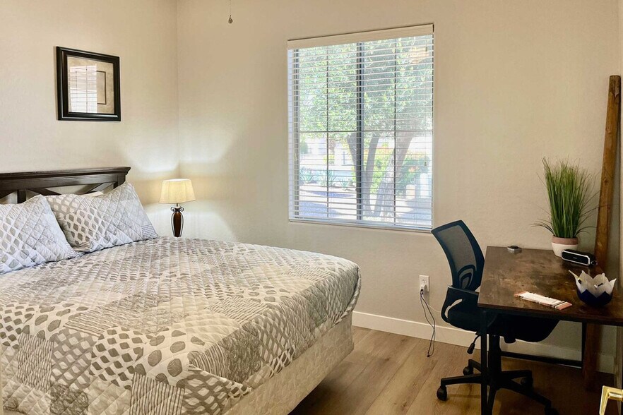 Building Photo - 15033 W Home Run Dr