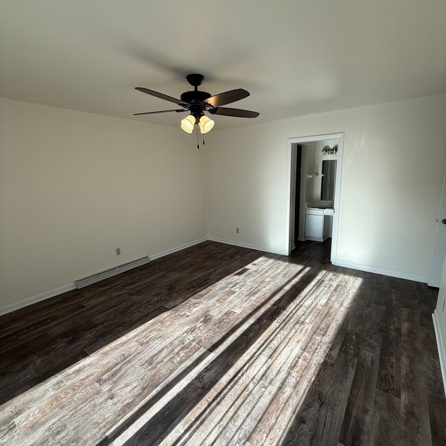 Building Photo - 213-217 N Thompson Rd