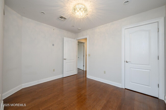 Building Photo - 25 White Oak Ln