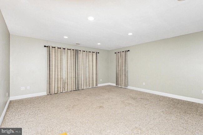 Building Photo - 3430 Little Hunting Creek Dr