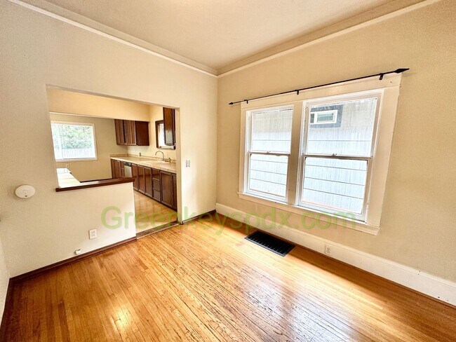 Building Photo - 3-Bedroom, 2-Bathroom House with Attached Garage and Workshop Near Belmont and SE 45th