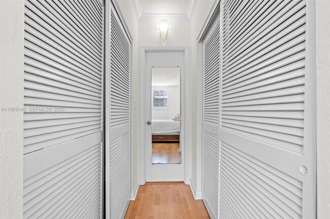 Building Photo - 90 Edgewater Dr